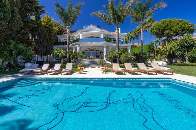 Large pool villa estate